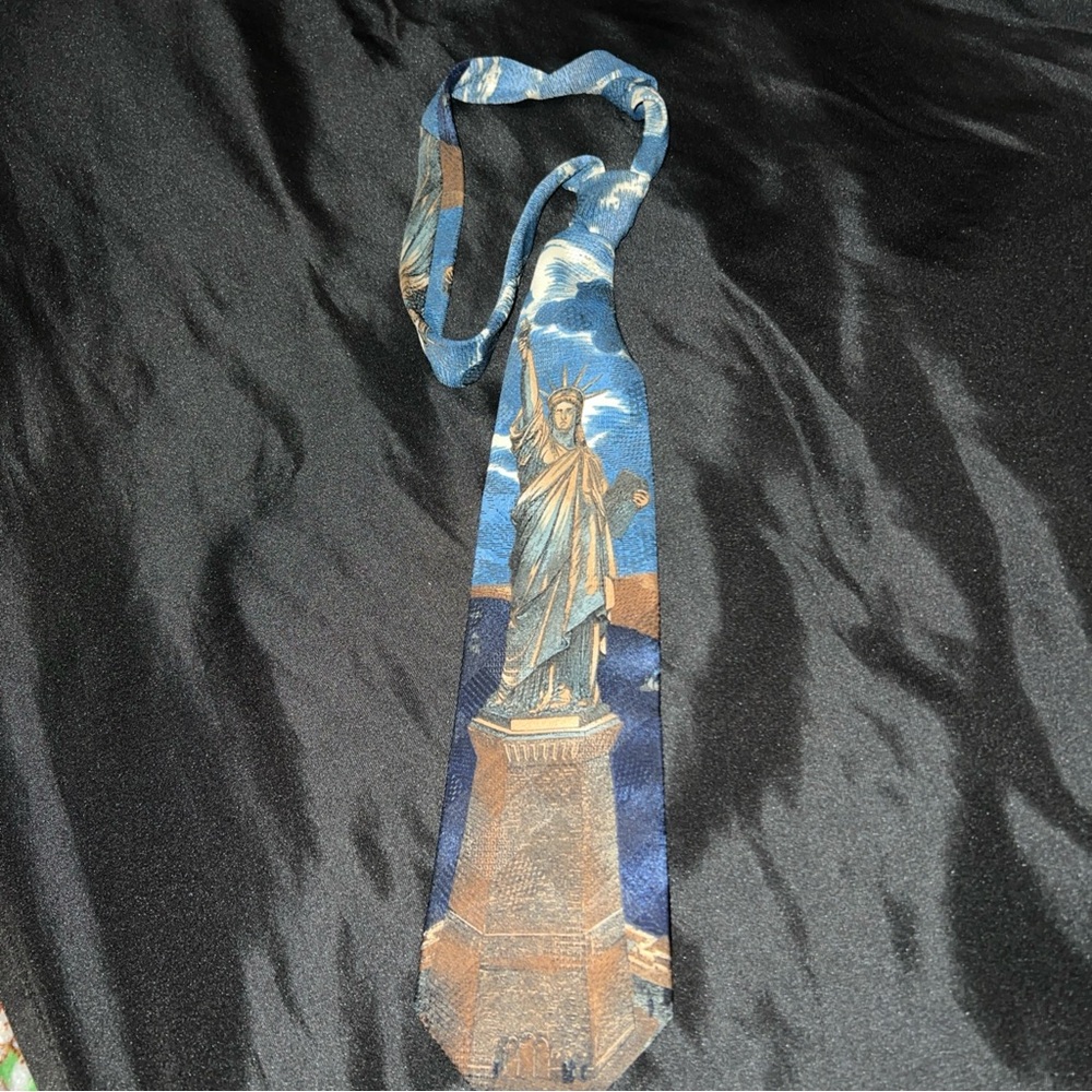 Statue of Liberty Beans McGee Scenic America series tie